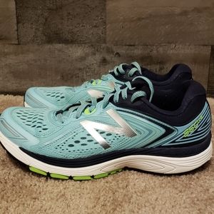 New Balance 860 V8 running shoes